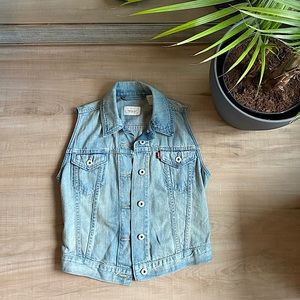 Levi’s denim vest